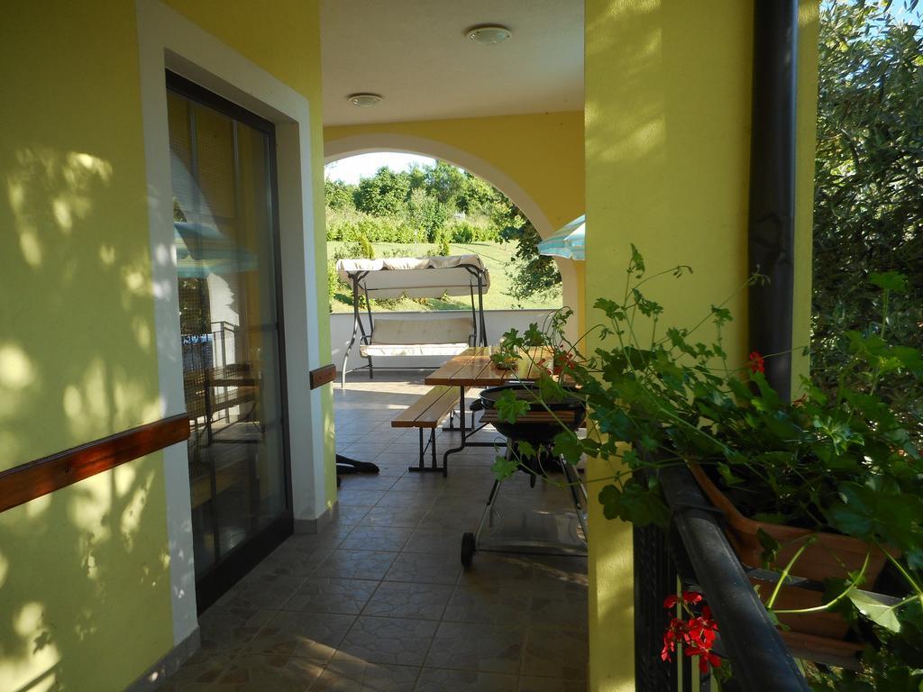 Apartments Sterna Groznjan Phòng bức ảnh